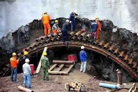 七里河隧道钢花管支护案例